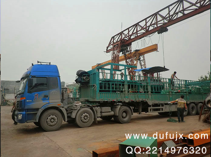 830噸液壓磚機發(fā)貨現(xiàn)場