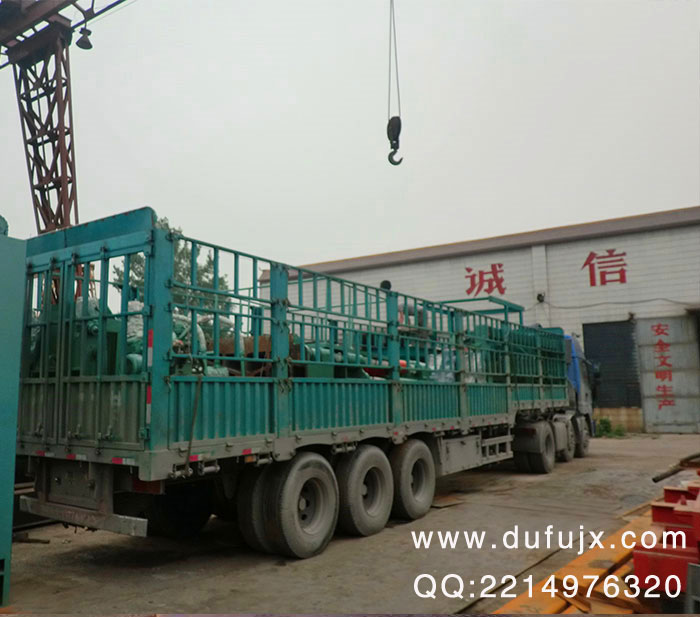 830噸液壓磚機發(fā)貨現(xiàn)場