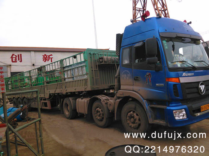 830噸液壓磚機發(fā)貨現(xiàn)場